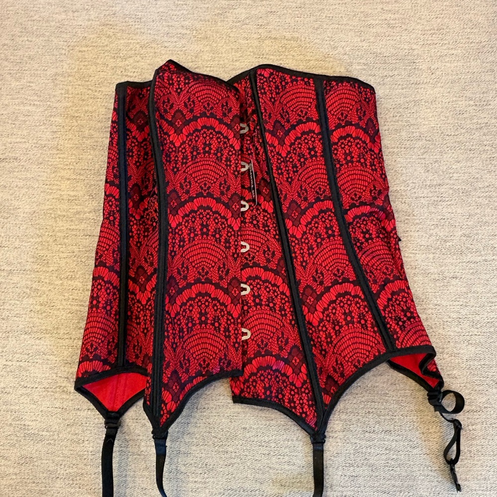 ❤️‍🔥 Adore Me Red & Black Lace Corset w/ Garters | NWT | Bombshell Fit